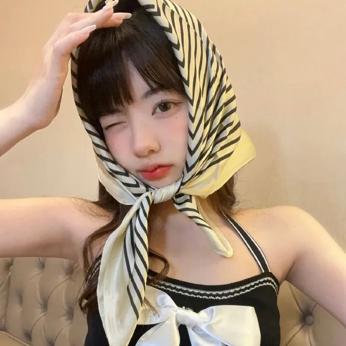 弱比少男闯女校 封面